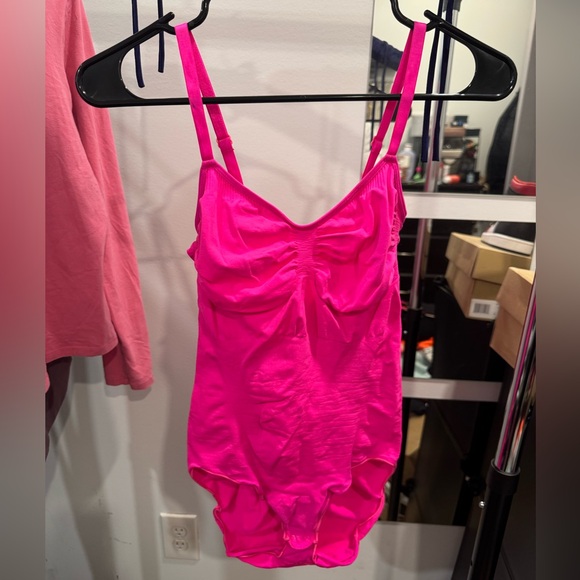 SKIMS Other - SKIMS - Seamless Sculpt bodysuit - Neon Pink